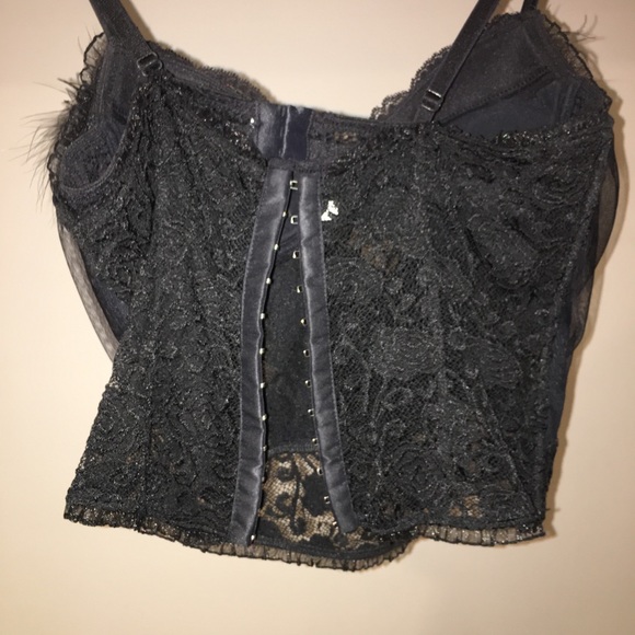 Black bustier crop top, from Paris,lace & feathers - Picture 2 of 7